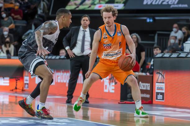 五年前的肩 五年前的肩